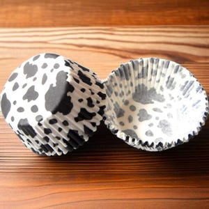 Cow Print Cupcake Liners – 100 PCS Standard Size Muffin Baking Cups for Birthday Party & Farm Theme Treats