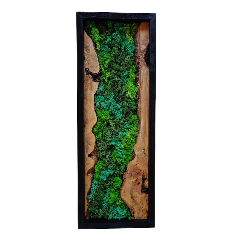Handcrafted olive wood frame with deep natural grain and premium matte finish. Cadre mural en bois d’olivier fabriqué à la main avec finition élégante.