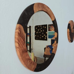 Black Olive Wood Round Wall Mirror, Live Edge Mirror,Epoxy Frame Mirror Wall Decor, Large Mirror, Rustic Wall Mirror, Epoxy Resin Mirror,