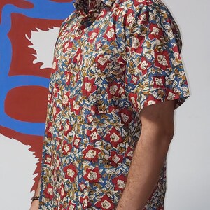 Men&#39;s short-sleeved summer shirt, lightweight cotton, hand-printed, red, blue, beige floral pattern
