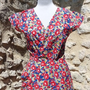 Vestido cruzado de voile de algodón ligero estampado a mano