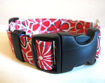 SALE - Retro Red and White Flowers Dog Collar - Size S