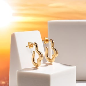 18K einzigartige gewellte Hoop-Ohrringe, geschmolzene Goldunregelmäßige Drop-Creolen, Statement-Stil, perfekt für Frauen, stilvolles und einfaches Design.