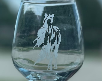 Met paard geëtst wijnglas