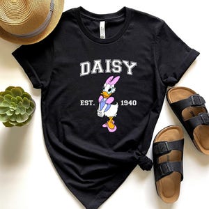 Camiseta Daisy Duck Disney, Camiseta Daisy Duck, Camiseta Disney Besties, Camiseta Disney Vacation, Magical Kingdom, Camiseta Disney World, Camiseta Disney Daisy