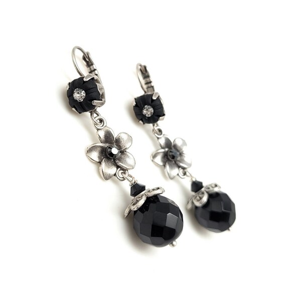 Boucles d'oreilles fleuries noir et argenté, boucles d'oreilles en argile polymère modelé, perles en verre et perles en cristal autrichien