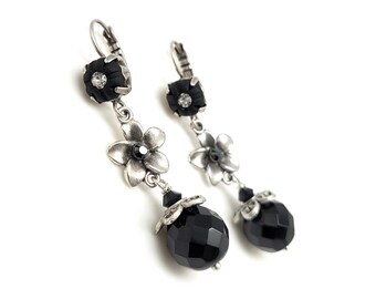 Black and silver tone flowered earrings, earrings in black polymer clay, czech glass beads and austrian crystals