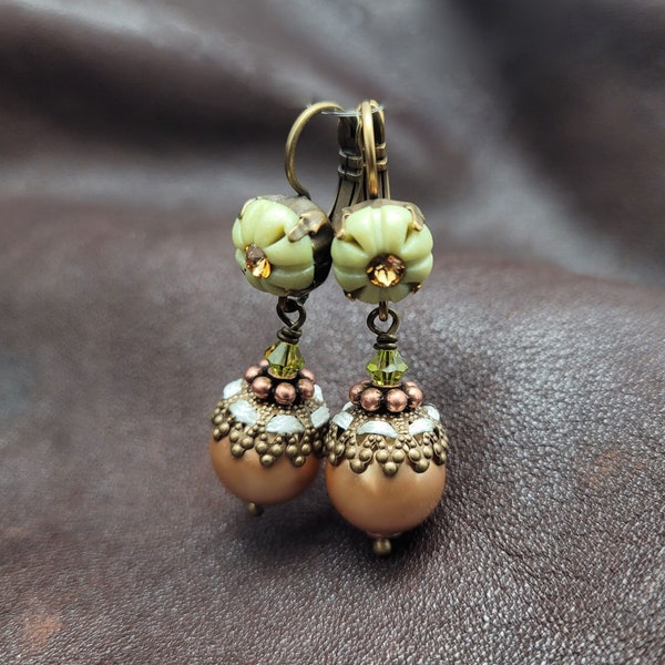 Boucles d'oreilles en argile polymère, perles nacrées et cristal autrichien
