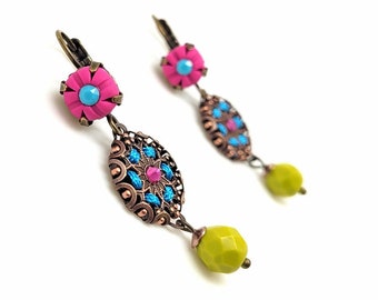 Boucles d'oreilles délicates fuchsia et vert olive, boucles d'oreilles en argile polymère, en filigrane entrelacé de cordons et cristal