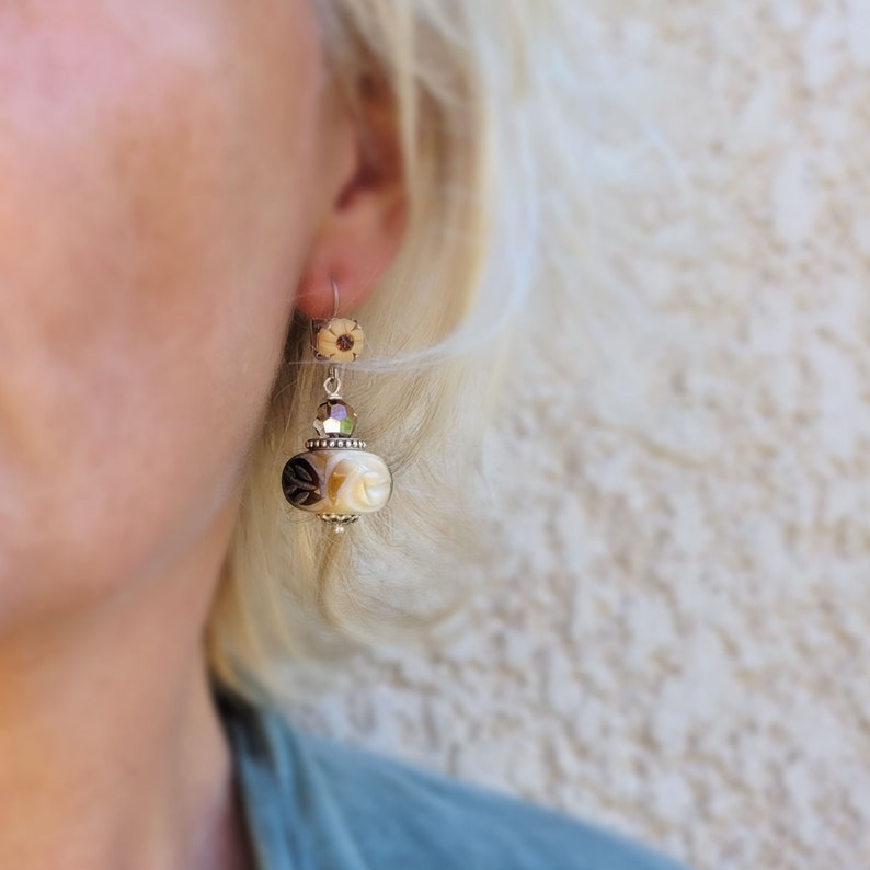 Boucles d'oreilles voluptueuses turquoise et noires, boucles d'oreilles en perles gravées et argile polymère image 6