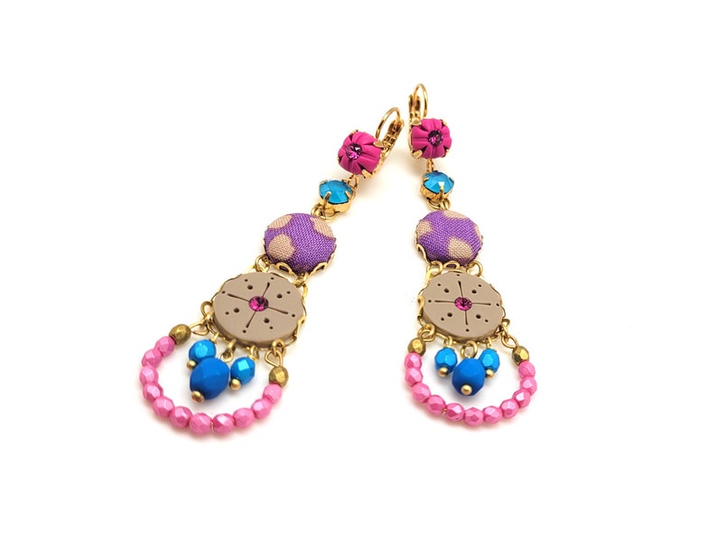 Longues boucles d'oreilles bohème rose et bleues en pâte polymère, pierres de cristal, tissu et perles de Bohême image 2