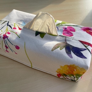 Reversible small tissue box cover