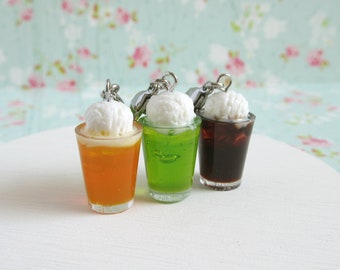 Charm de flotador de refresco en miniatura: Coca-Cola, Fanta, fruta verde