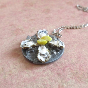 Miniatur Austern Platten Halskette, Polymer Clay Fische und Fische, Edelstahl Kette, personalisierte Koch Kellnerin Geschenk