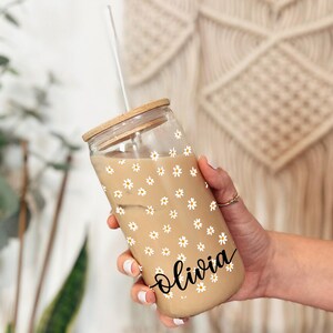 Custom Daisy Glass Tumbler, Personalized Iced Coffee Glass, Flower Iced Coffee Cup, Daisy Glass Cup, Iced Coffee Cup, Bridal Shower Gift