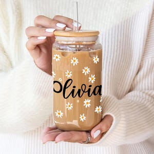 Personalized Daisy Glass Tumbler, Custom Iced Coffee Glass, Flower Iced Coffee Cup, Daisy Glass Cup, Iced Coffee Cup, Bridal Shower Gifts