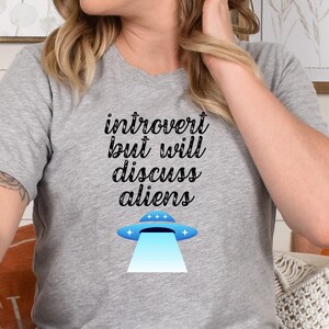 introverso alieni sarcasmo dicendo donne abbigliamento scatola sarcastico maglietta maglietta sarcastica citazioni divertenti maglietta umoristica per adulti umorismo secco UFO alieno ET