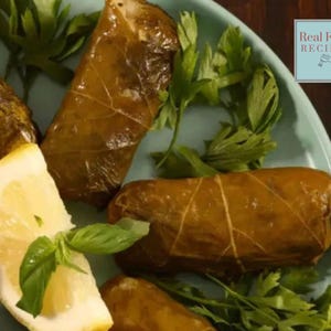 Recette de dolmade FACILE Feuilles de vigne farcies au riz Instructions de cuisson Plat grec Dolamades Peut être congelé Hors-d'oeuvre végétarienne Accompagnement végétalien