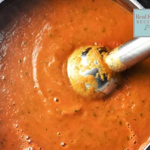 Meilleure recette de soupe aux courgettes, tomates et crème fraîche Bisque onctueuse Menu déjeuner végétarien Soupe Traiteur Téléchargement numérique Compatible avec le congélateur