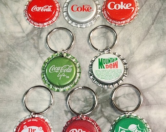 Ciondoli "Bling" per collare per cani con tappi di bottiglia riciclati (USATI) di Coca-Cola, Coca-Cola Light, Dr Pepper, Mt Dew, Sprite (venduti separatamente)