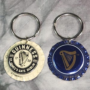 Ciondoli "Bling" per collare di cane ricavati da tappi di bottiglia di birra Guinness riciclati (USATI) (venduti separatamente) St James