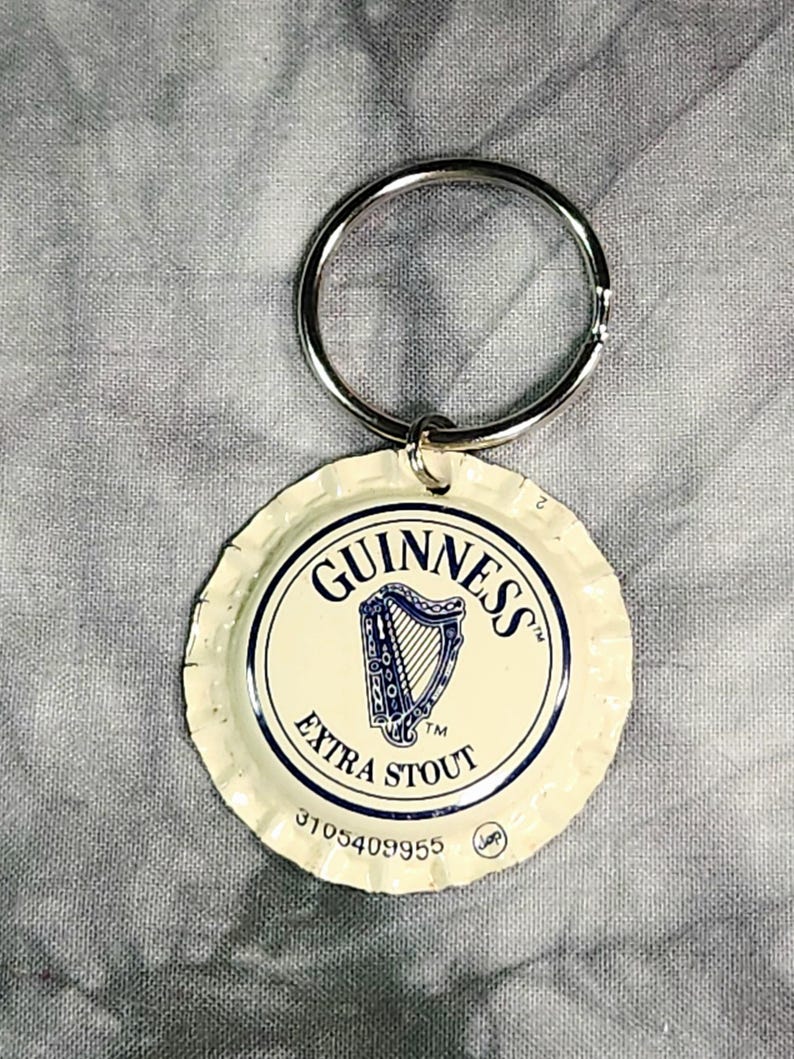 Ciondoli "Bling" per collare di cane ricavati da tappi di bottiglia di birra Guinness riciclati (USATI) (venduti separatamente) Scroll Harp Blue