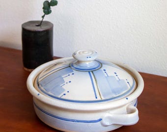 Olla caliente Donabe de cerámica azul pintada a mano de Japón vintage con tapa de barro