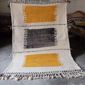 Tapis Hanbel marocain sur mesure, tapis tissé à la main, tapis berbère, tapis Zanafi Hanbel à tissage plat,blanc et couleurs