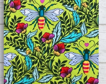 Green Love Bee Fabric Book Cover: Adjustable Cotton Book Sleeve