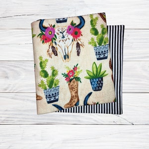 Copertina per libro in tessuto regolabile, custodia per libro in tessuto Accessori per libri, lavabile a mano. Copertina rigida in brossura - Southwest Skulls and Cacti