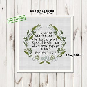 Puede incluir: Un patrón de punto de cruz enmarcado con el texto "Oh, taste and see that the Lord is good!" rodeado por una corona verde. El patrón mide 25,4 cm y está marcado como un patrón PDF.