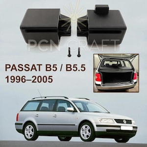 Peut inclure: Deux clips de plage arrière en plastique noir avec deux petites vis, conçus pour les modèles Volkswagen Passat B5 et B5.5 de 1996 à 2005. L'image contient le texte PCN CRAFT et PASSAT B5 / B5.5 1996-2005, ainsi qu'une photo d'un break argenté.