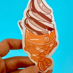 Pegatina de helado de taiyaki de chocolate, helado de chocolate, pegatina de taiyaki, pegatina bonita, pegatina de helado, postre asiático, aperitivo japonés