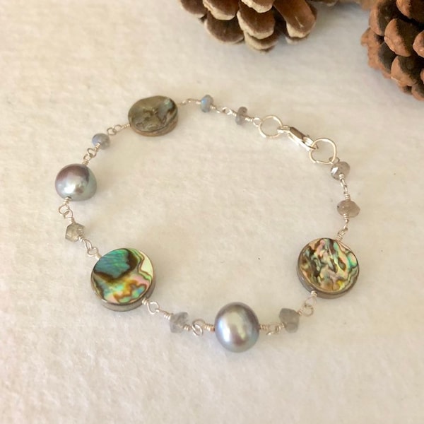 Gray Pearl Labradorite and Abalone Bracelet, Dove Gray, Rainbow Abalone, Pastel Jewelry, Gray and Silver, Beach Lover, Boho Chic Style