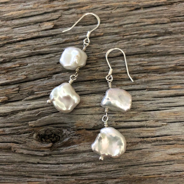 Boucles d'oreilles pendantes en perles de keshi blanches, boucles d'oreilles en argent sterling et perles d'eau douce, style bohème chic, perles de flocons de maïs, jour du mariage