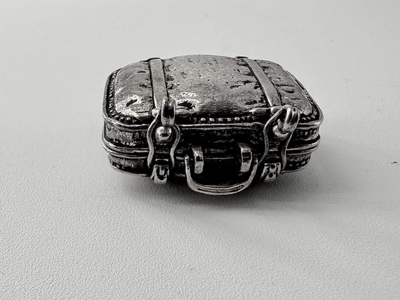 Beautiful handmade solid silver suitcase pill/rin… - image 2