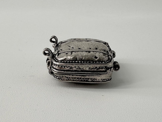 Beautiful handmade solid silver suitcase pill/rin… - image 6