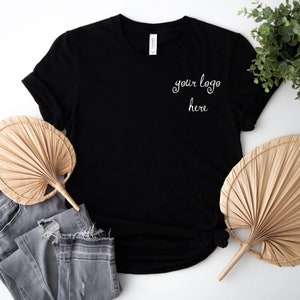 T-shirt met aangepast logo, T-shirt met aangepast logo, shirt met gepersonaliseerd logo, shirt met gepersonaliseerde tekst, shirt met aangepaste tekst, shirt met bedrukking op maat.