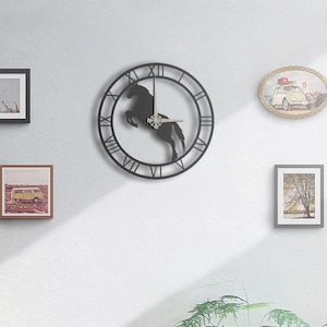 Metalen wandklok majestueus paard silhouet - rustiek ruiterdecor voor thuis, kantoor, hal