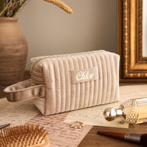 Trousse de bienvenue pour mariage à destination - Trousse de maquillage de voyage personnalisée | Cadeau d'invité pour un mariage sur la plage | Kit jet set monogrammé|Cadeaux de remise des diplômes