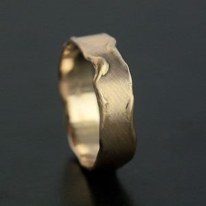 Melted Modern Band 5mm 14k Yelloe Gold