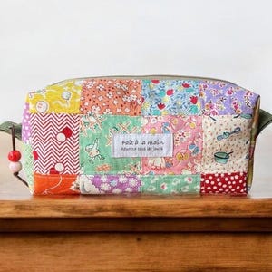 Pochette patchwork carrée / Trousse à accessoires / Trousse à maquillage / Pochette zippée patchwork / Trousse cosmétique / Trousse de toilette / Cadeau pour une amie / Style rétro années 30