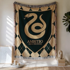 Wizard School Green Snake Blanket – Serpent Crest Throw, Gothic Dorm Decor, Fantasy Gift for Book Lovers, Heraldic Tapestry