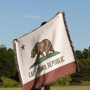 California Republic Flag Woven Blanket, Bear Flag Throw Blanket, California Wall Tapestry Decor, West Coast Gift, Rustic State Flag Blanket image 5