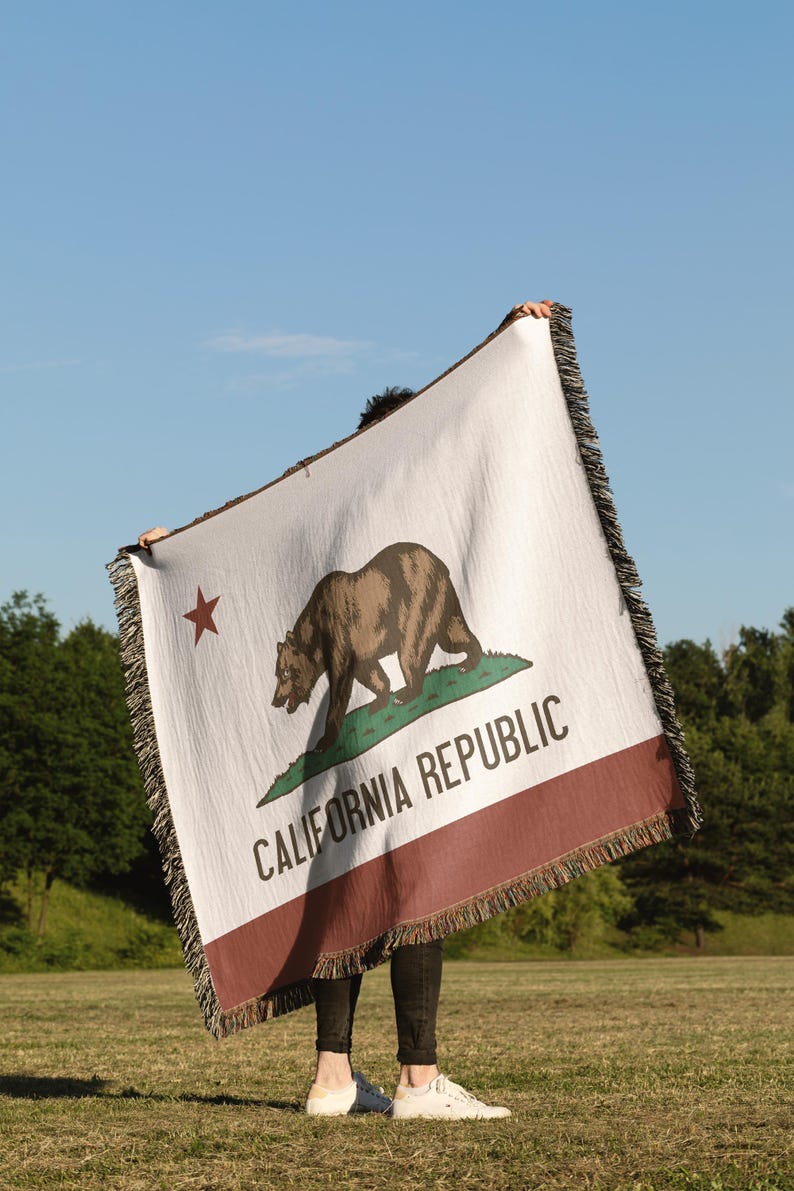 California Republic Flag Woven Blanket, Bear Flag Throw Blanket, California Wall Tapestry Decor, West Coast Gift, Rustic State Flag Blanket image 5