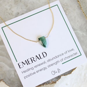 Dainty emerald layering necklace, minimal gem necklace, May birthstone, Taurus gift for her, girlfriend gift, birthday gift, everyday