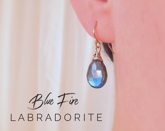 Boucles d'oreilles en labradorite, boucles d'oreilles en labradorite bleue, boucles d'oreilles en pierres précieuses délicates, boucles d'oreilles en cristal curatif, boucles d'oreilles en larme de labradorite