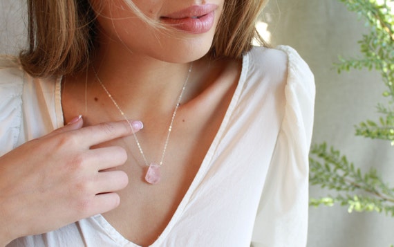 Raw rose quartz pendant deals