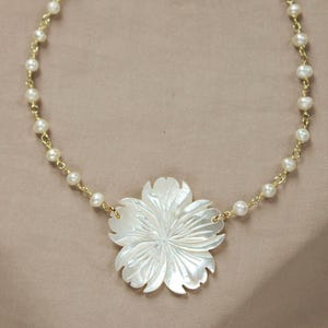 Romantic pearl shell flower necklace, beaded pearl choker, floral wedding jewelry, bride necklace, bridesmaid gift, pearl chain necklace