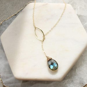 Lange Labradorit Y Kette, Edelstein Tropfen Lariat Kette, Tochter Geschenk für Sie, Geburtstag Geschenk für Freundin, handgemachter Edelstein Schmuck